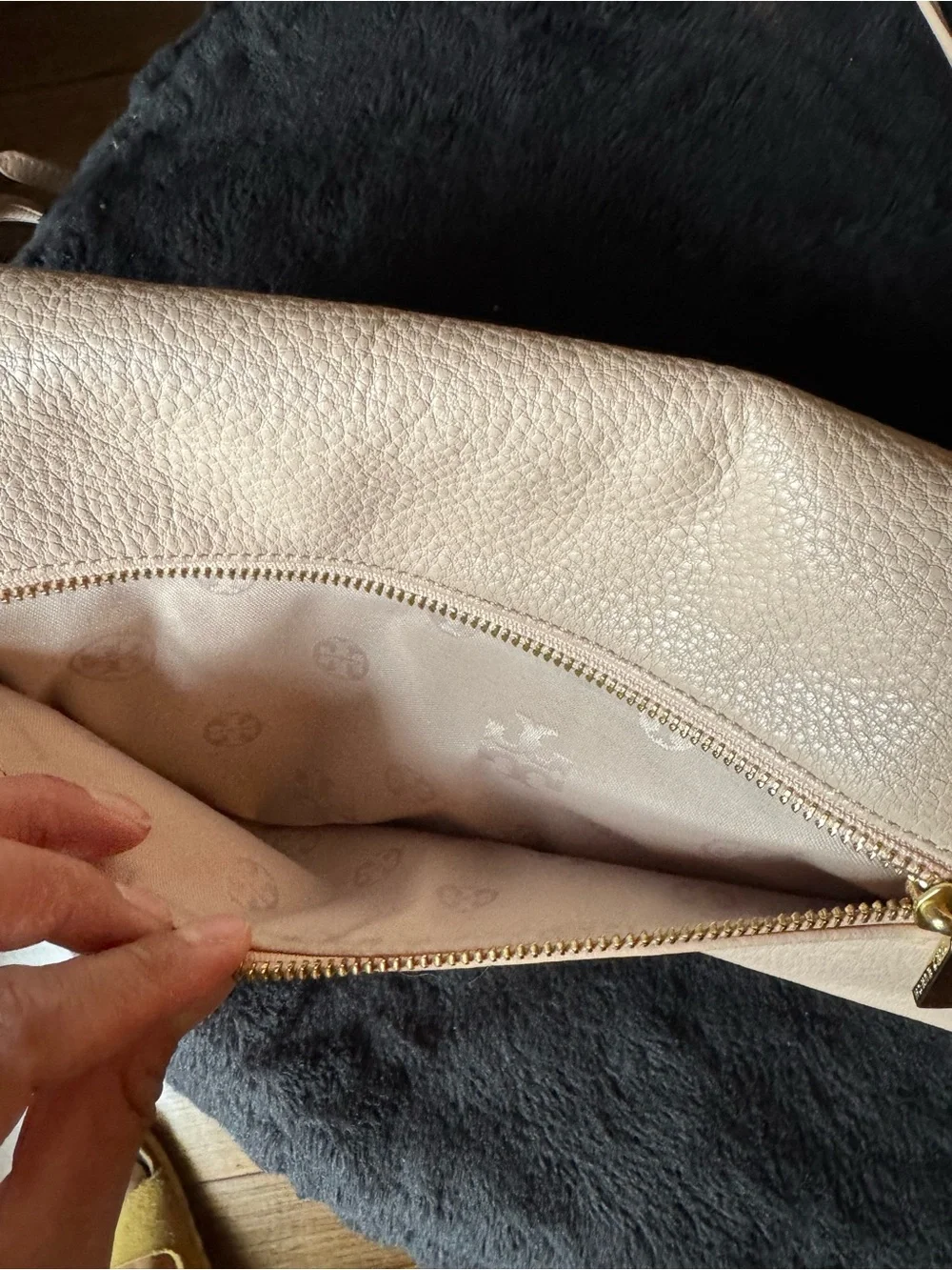 Tory Burch Thea Fold-Over Leather Shoulder Bag /cross body light beige pink